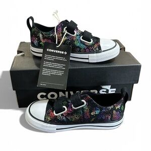 Converse Infant Sneakers Size 9 US Brand New In Box